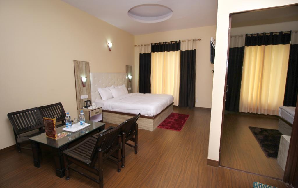 The Grand Welcome Hotel Шимла Екстериор снимка