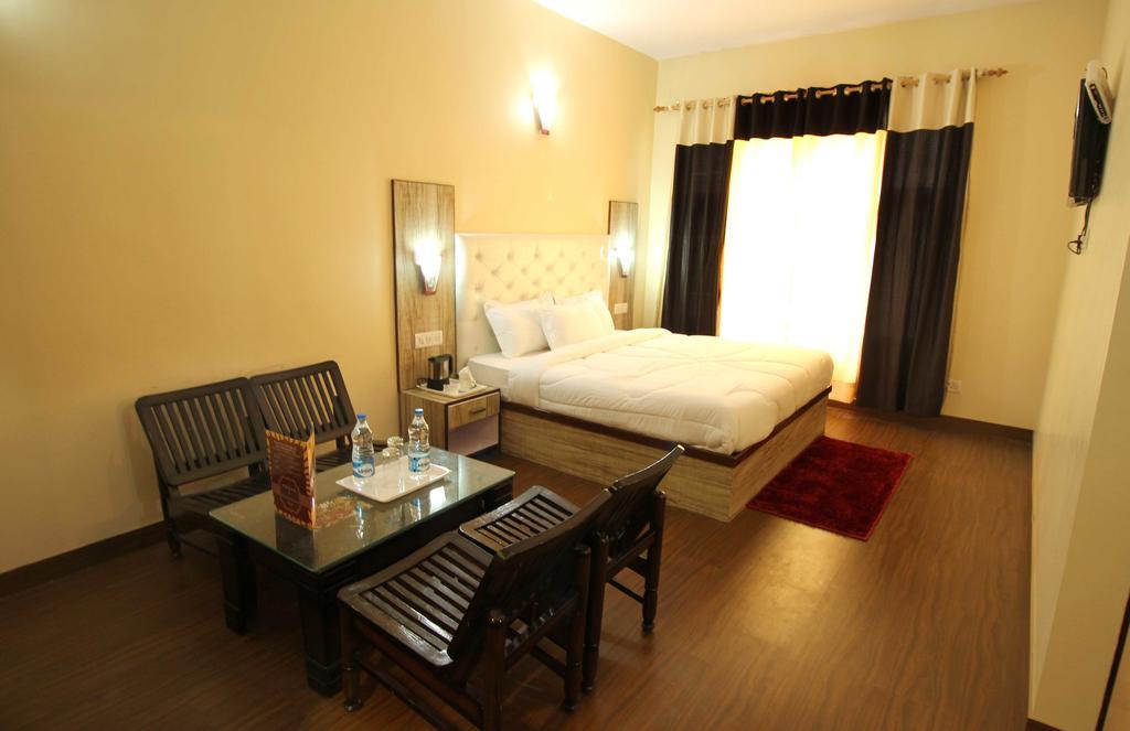 The Grand Welcome Hotel Шимла Екстериор снимка